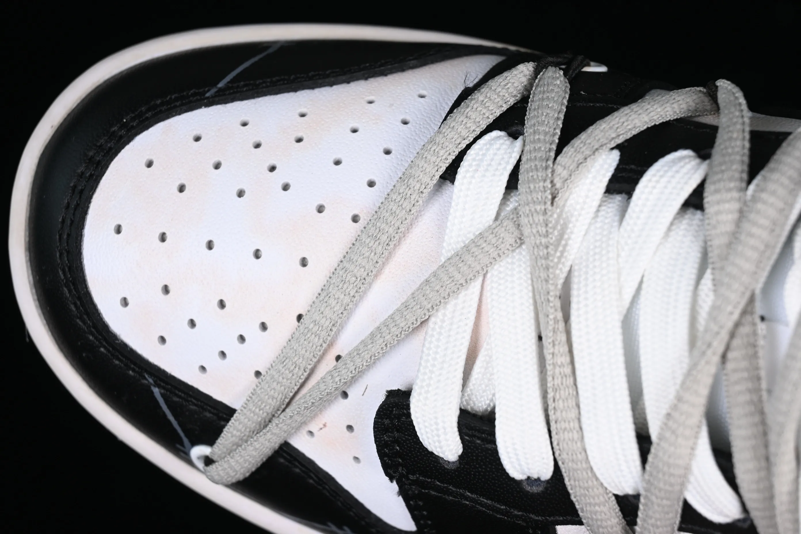 All Categories Nk SB Dunk Series Nk SB Dunk Low Low-top sneakers Customized large box Nk Dunk Low DaVinci custom Robinson SB strappy low-top casual sneakers CW1590-100